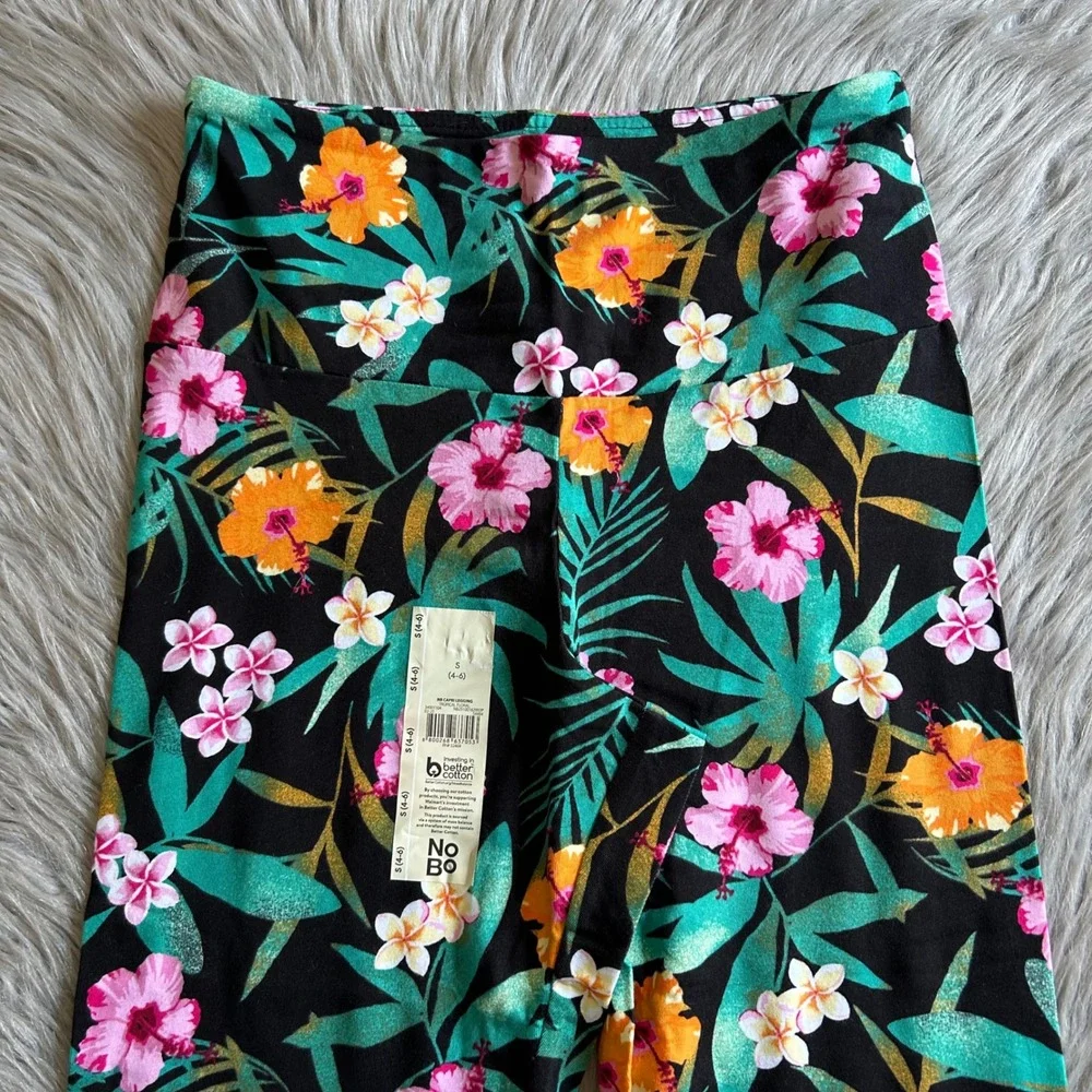 No Boundaries Capri Leggings Women Size‎ Small 4-6 Tropical Floral Stretch Pants - Picture 2 of 4